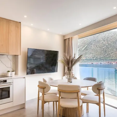 וילה Iris, Beachfront, With Jacuzzi, Up To 9 Guests, Mpali Beach, Rethymno! *