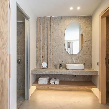 Iris, Beachfront, With Jacuzzi, Up To 9 Guests, Mpali Beach, Rethymno! וילה